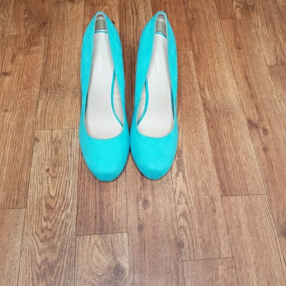 Shoes - Beautiful turquoise heels